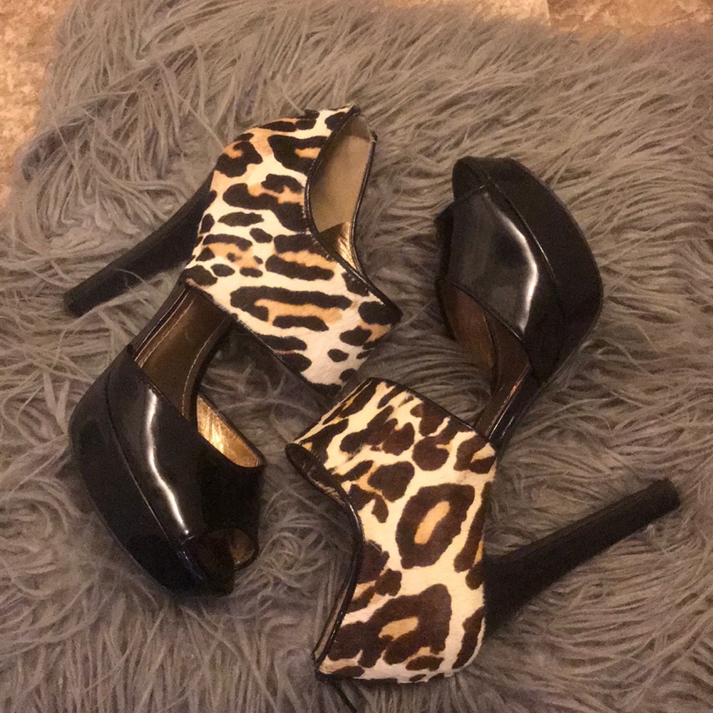 BCBG opened toe heel